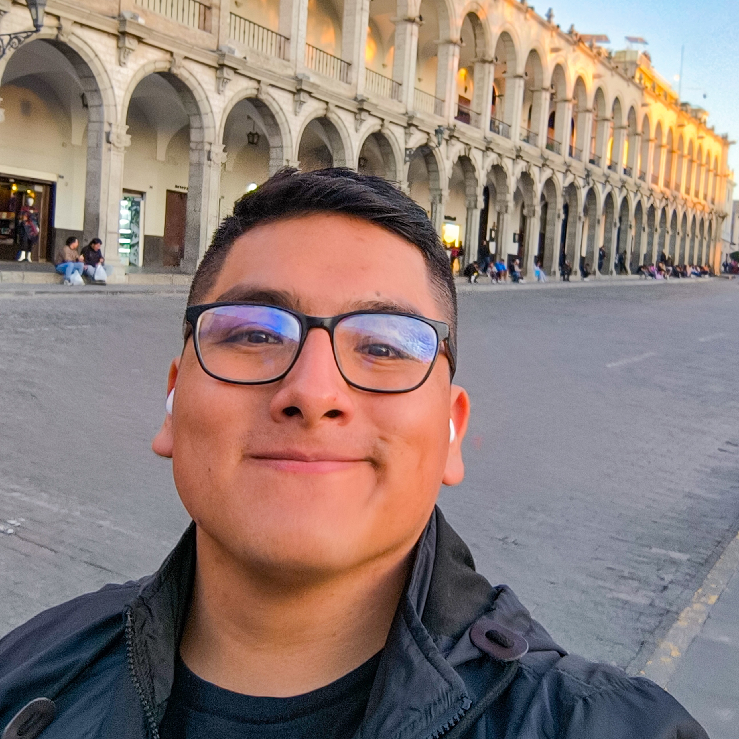 Jean Reyes | Devops Engineer (@jemjaf) is LIVE - TikTok LIVE