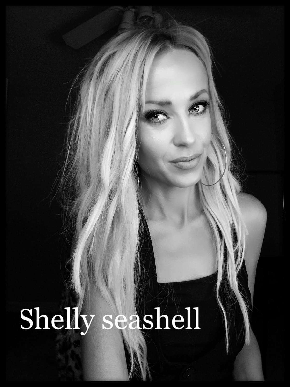 Shelly Seashell (shellyseashell1) is LIVE TikTok