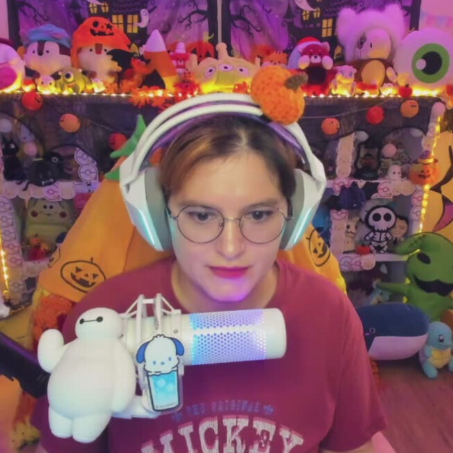 Becky B Plays | Streamer (@beckybplays) is LIVE - TikTok LIVE