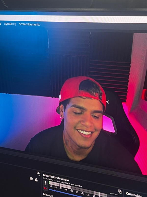 Ray (@ray_peru7) is LIVE - TikTok LIVE