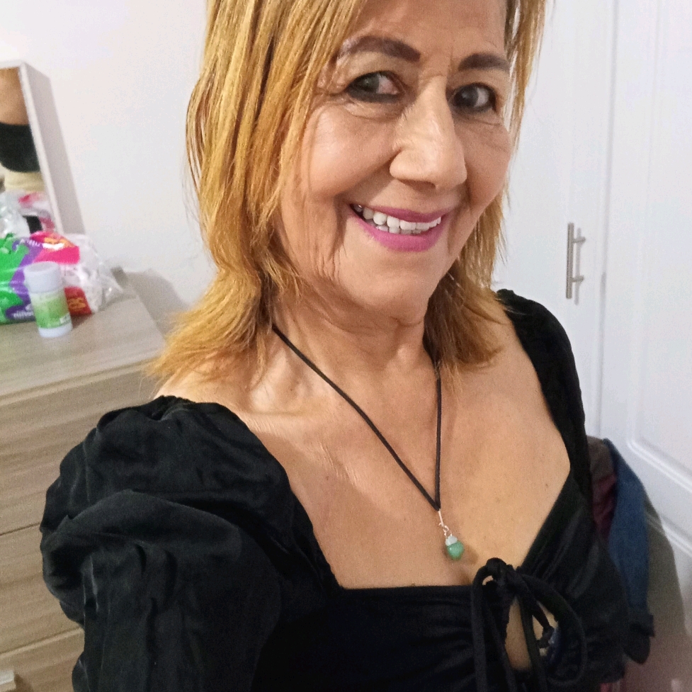 ️🌺Elsa Soto (@elsasoto7311) is LIVE - TikTok LIVE