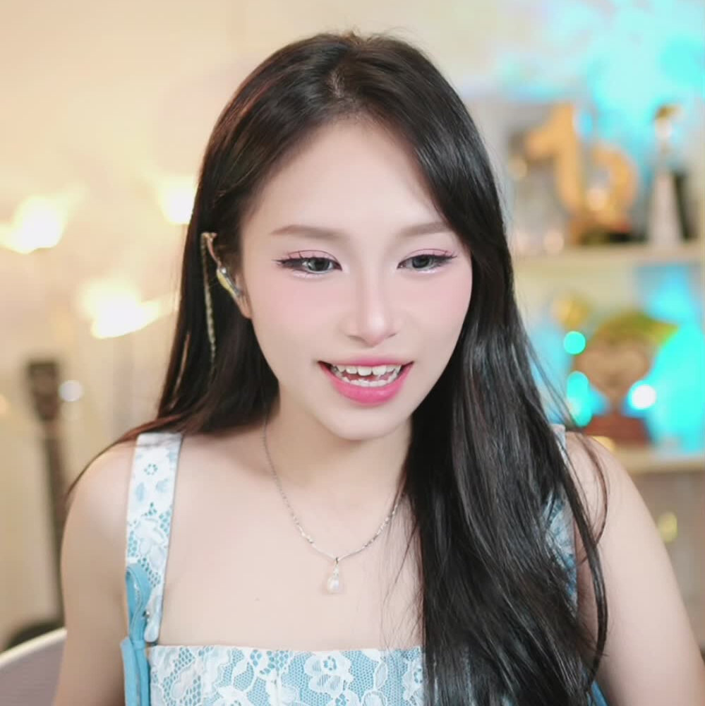 ⛅️ Mây Bae ⛅️ (@maybae1202) is LIVE - TikTok LIVE